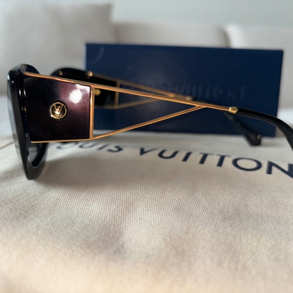 Louis Vuitton Sunglasses Black/Gold - Picture 4 of 8